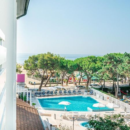 Hotel Bristol Lignano Sabbiadoro Buitenkant foto