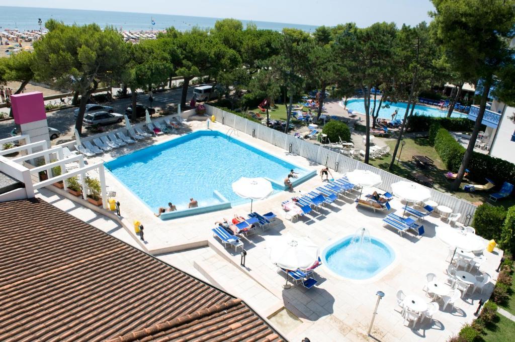 Hotel Bristol Lignano Sabbiadoro Buitenkant foto