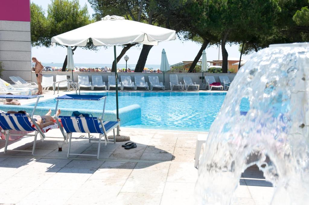 Hotel Bristol Lignano Sabbiadoro Buitenkant foto