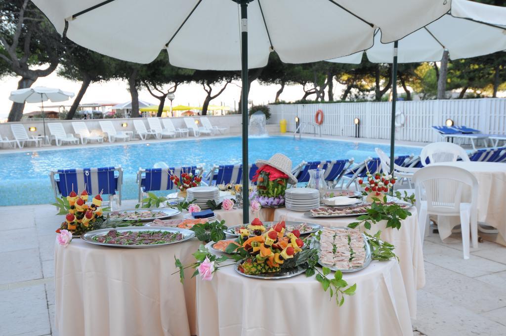 Hotel Bristol Lignano Sabbiadoro Buitenkant foto