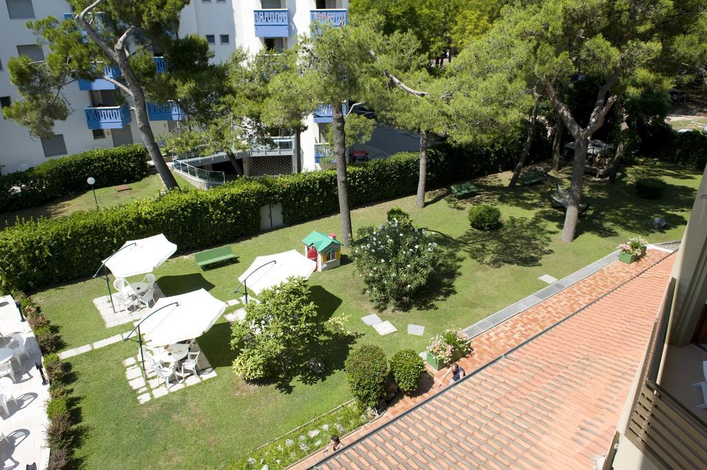 Hotel Bristol Lignano Sabbiadoro Buitenkant foto