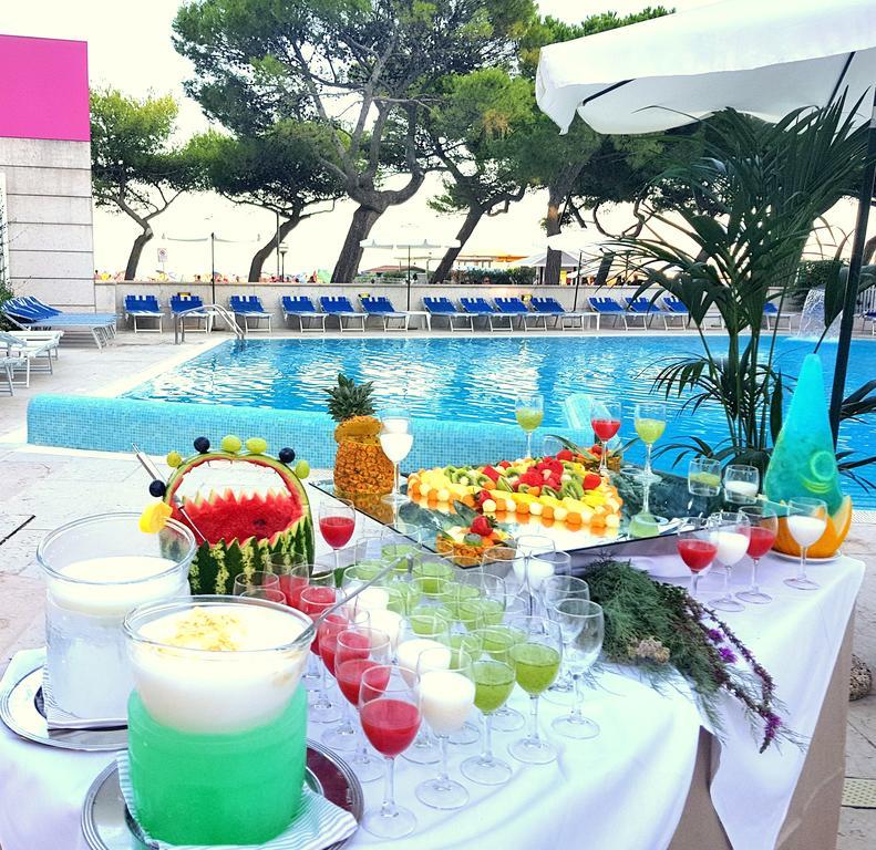 Hotel Bristol Lignano Sabbiadoro Buitenkant foto