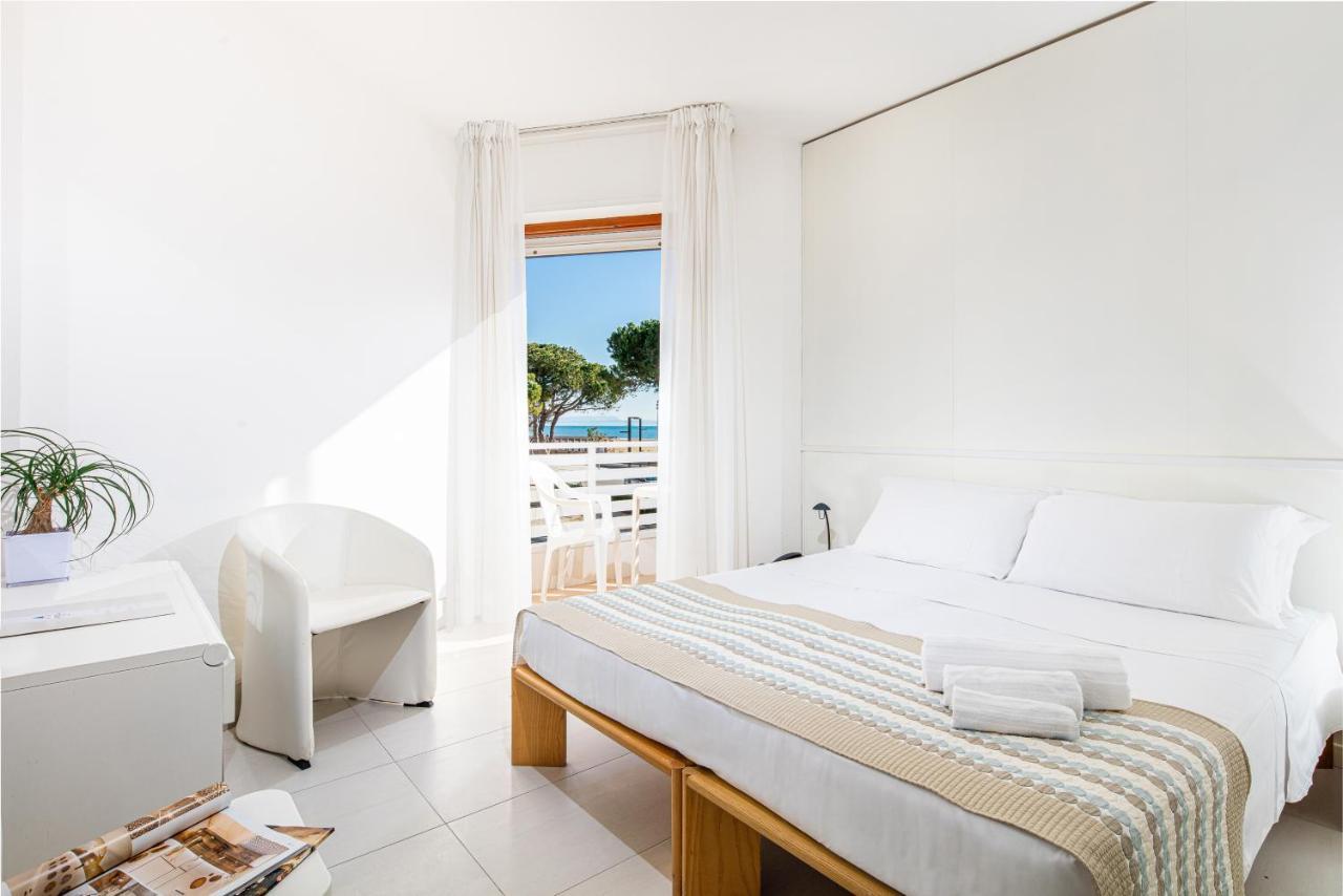 Hotel Bristol Lignano Sabbiadoro Buitenkant foto