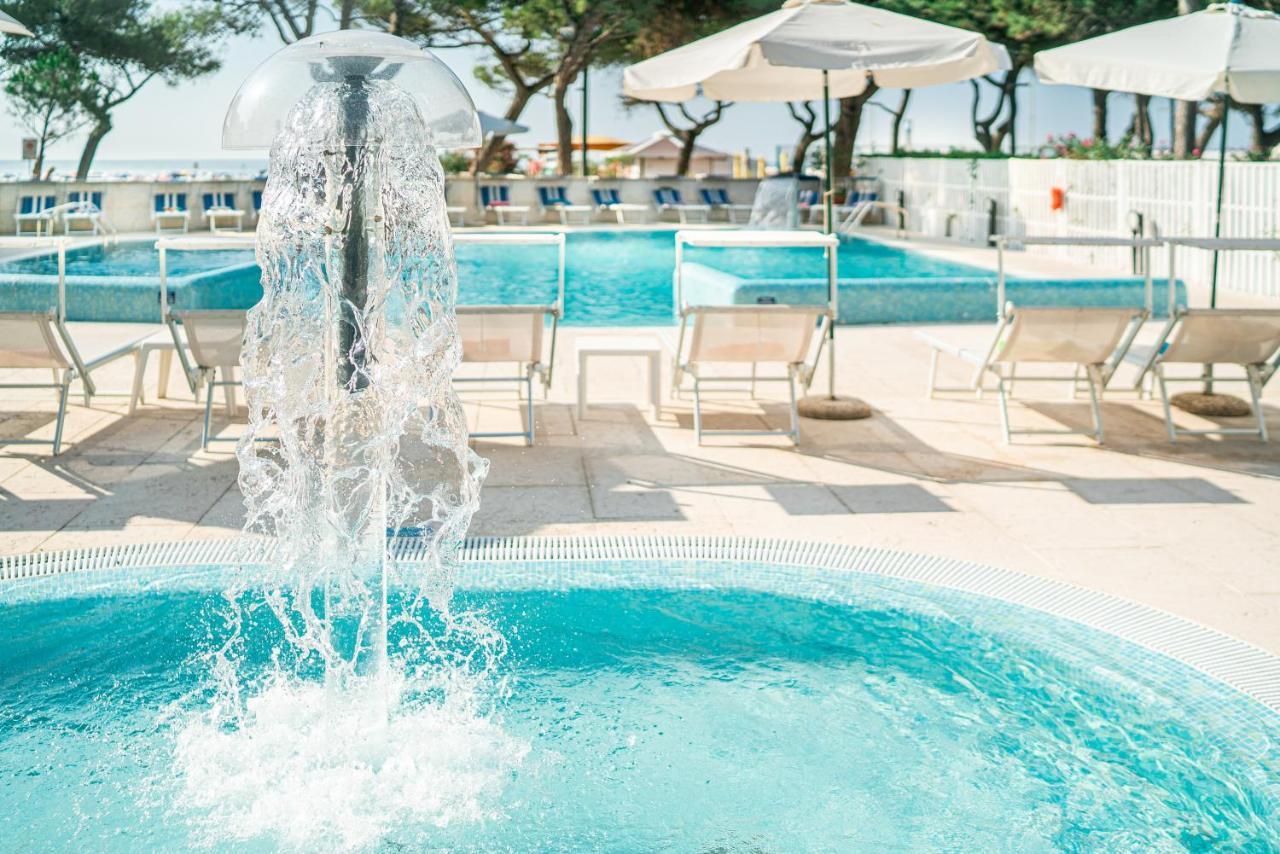 Hotel Bristol Lignano Sabbiadoro Buitenkant foto