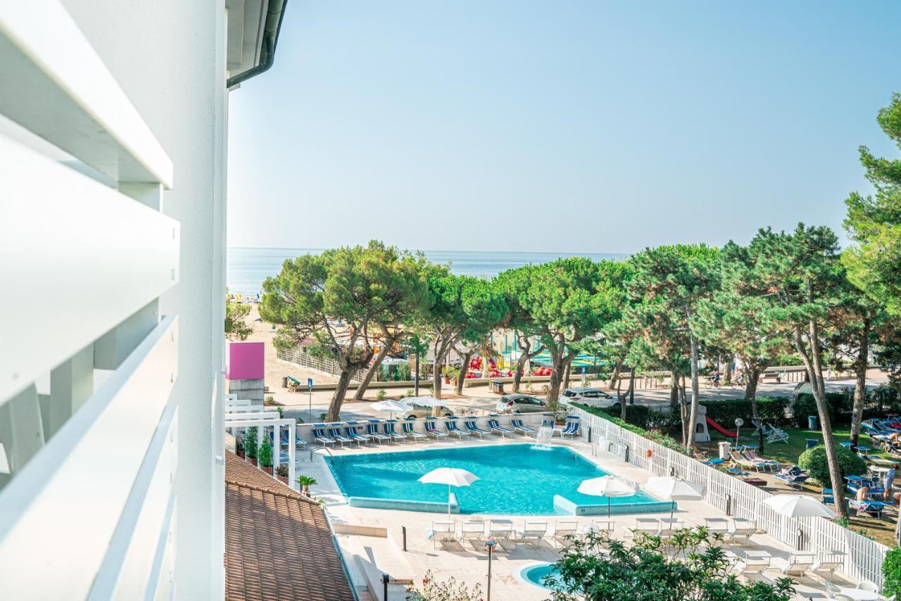 Hotel Bristol Lignano Sabbiadoro Buitenkant foto