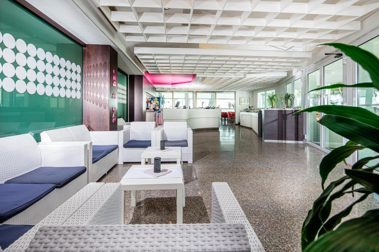 Hotel Bristol Lignano Sabbiadoro Buitenkant foto